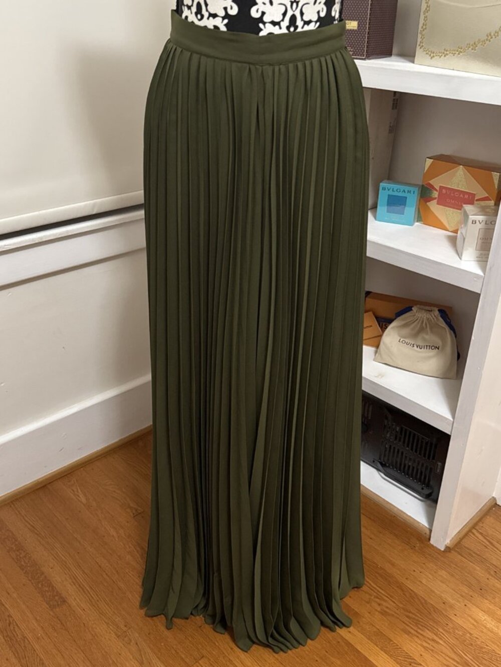 NICE Women's Flowy Pleated Maxi Green Skirt Lined Size Medium 28x46.5 - Picture 2 of 9